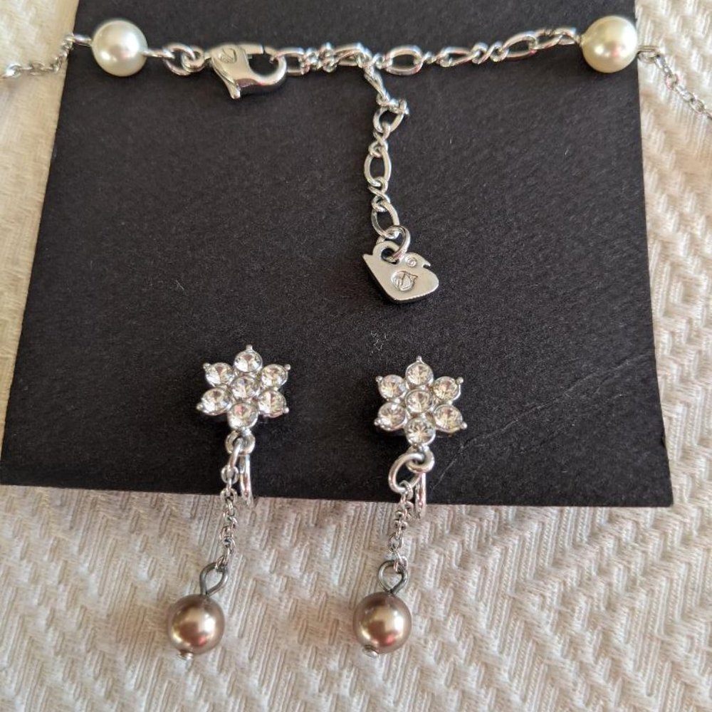 Swarovski Pearl& Crystal necklace and earrings set
